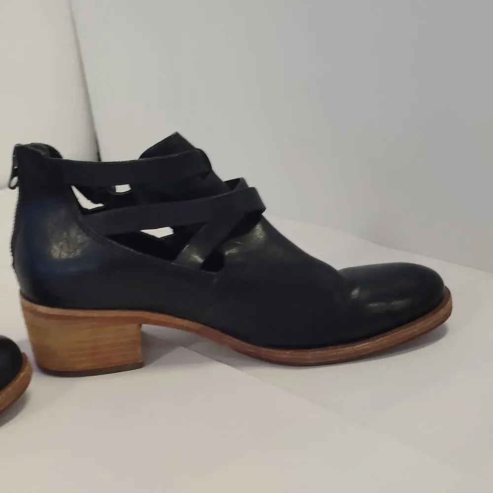 Kork-Ease Jardin SZ 8M K85803 Black Leather Ankle Boots Women's Cut Out Buckle